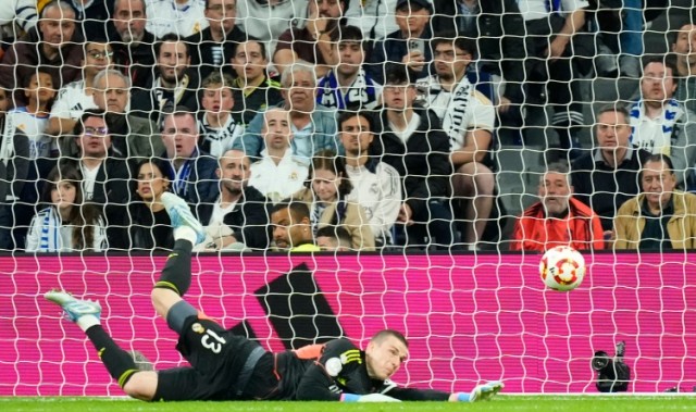 开云-记者：卢宁在对阵阿尔瓦塞特的比赛后感到小腿不适，预计缺阵一周