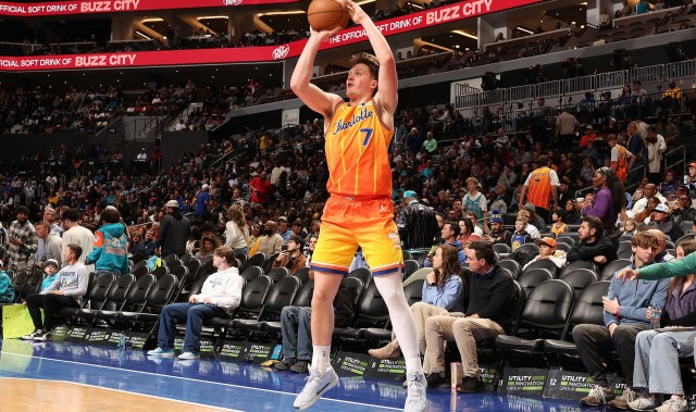 真人-打得还可以！克尼佩尔21中8拿到21分11板1助1断