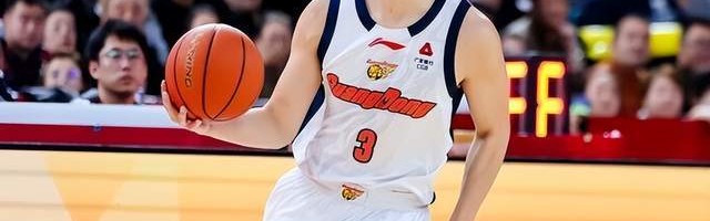 真人-广东大胜四川惊现两点：全明星票王7分4失误，胡明轩超越朱芳雨