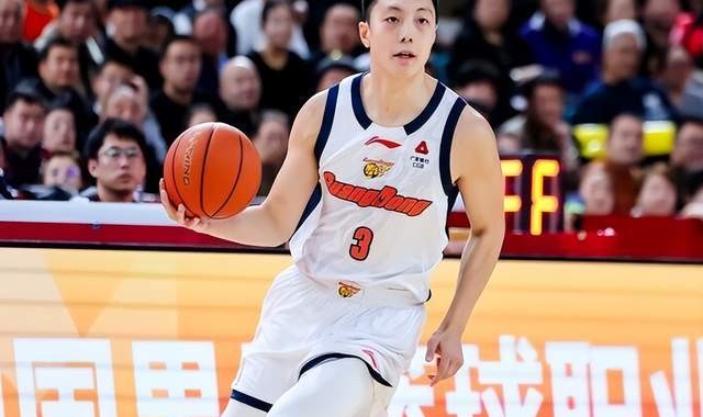 真人-广东大胜四川惊现两点：全明星票王7分4失误，胡明轩超越朱芳雨