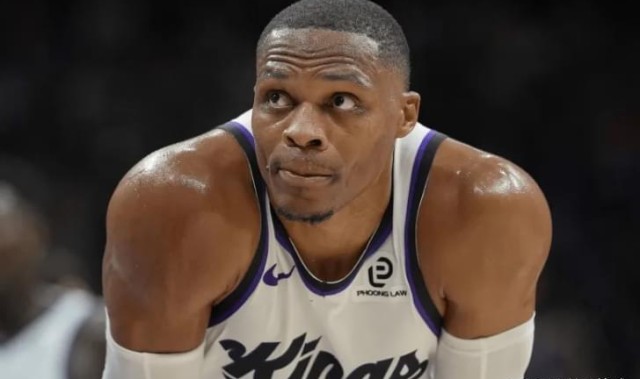 湖人被两旧将制裁，昔日超六赛季最佳一战，20+4球星捍卫荣耀